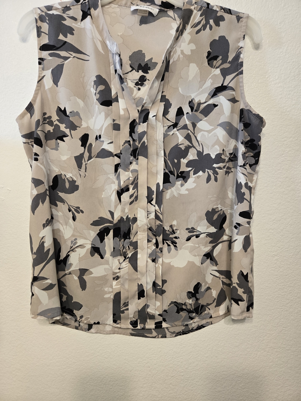 Calvin Klein Taupe and Black Floral Sleeveless Pleated-Front Blouse